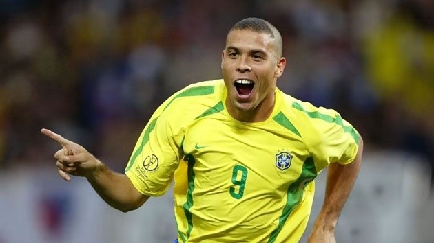Kiểu tóc của tiền đạo người Brazil năm 2002 gây chú ý của dư luận.