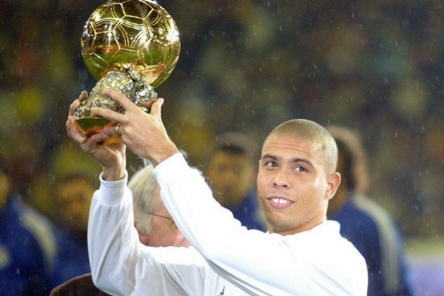Quả bóng Vàng 2002 là phần thưởng xứng đáng cho những nỗ lực của Ronaldo.