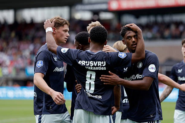 Feyenoord giành chiến thắng tưng bừng. 