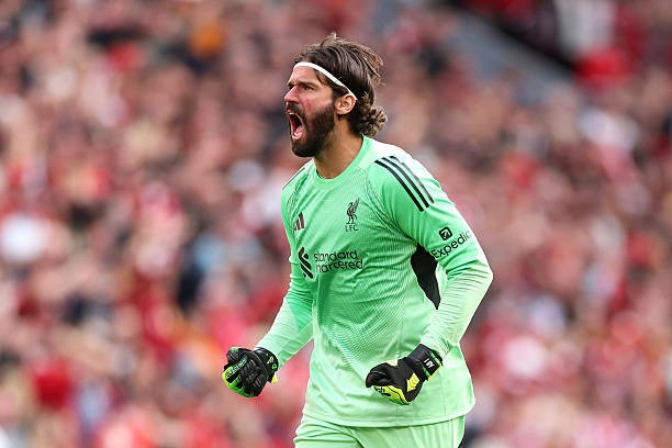Alisson Becker: 7.6 điểm. Có một tình huống cứu thua ấn tượng trong hiệp một, cho thấy sự chắc chắn suốt trận đấu.
