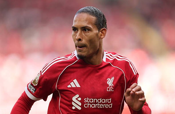 Virgil Van Dijk: 7.7 điểm. Một màn trình diễn mẫu mực khác của ngôi sao người Hà Lan, đứng vững trước áp lực lớn mà Arsenal tạo ra ở cuối trận.