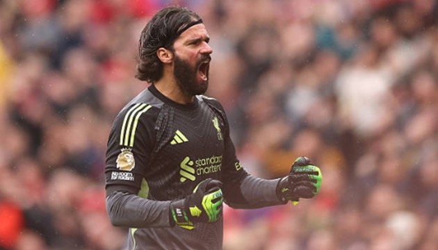   Alisson Becker – 7.1/10 Không phải đối mặt với quá nhiều cú sút nguy hiểm do hàng thủ đã che chắn tốt. Ở bàn thua, dù có vẻ anh có thể làm tốt hơn, nhưng pha quay chậm cho thấy cú sút của Gueye quá hiểm hóc và Alisson bị che khuất tầm nhìn.