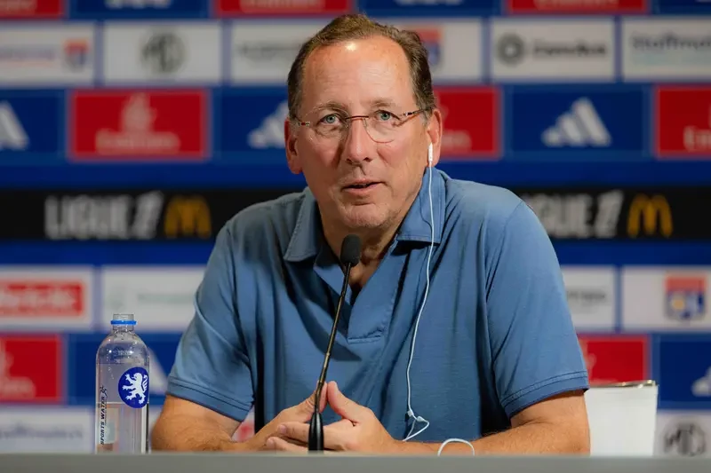 Doanh nhân người Mỹ John Textor đang phải đối mặt với hàng loạt cuộc chiến pháp lý trên nhiều mặt trận.