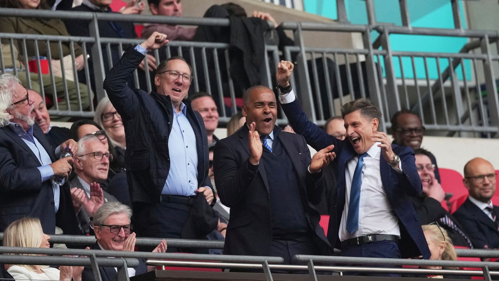 Textor (Ngoài cùng, bên trái