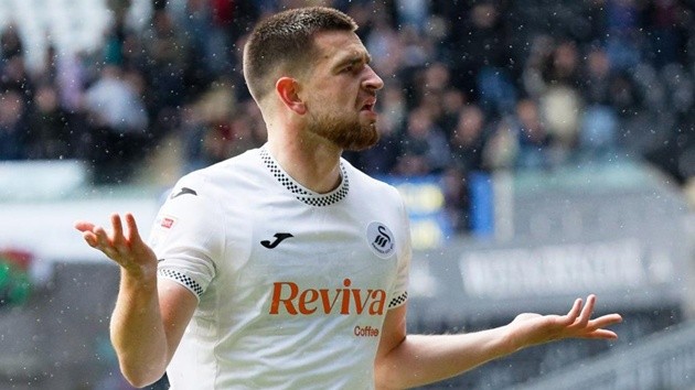 Swansea vừa thắng Norwich