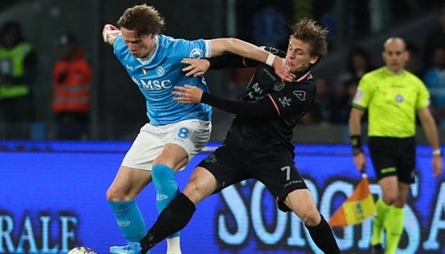 Napoli đánh bại đối thủ 4 bàn không gỡ.