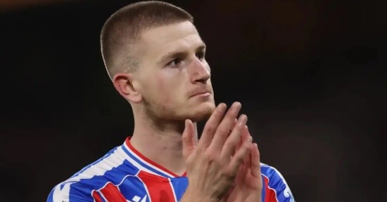 Adam Wharton là mục tiêu của Liverpool.