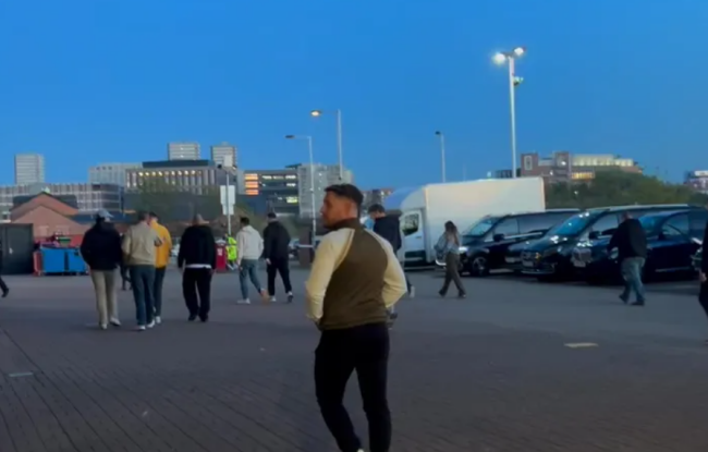 CĐV Sunderland ra về sớm.