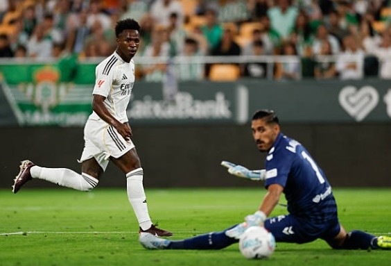 Vinicius Junior – 7.6: Cầu thủ xuất sắc nhất trận đấu bên phía Real Madrid. Vinicius luôn là mối đe dọa thường trực với tốc độ và sự lắt léo. Anh ghi bàn thắng duy nhất cho đội nhà sau một tình huống chớp thời cơ nhạy bén, khẳng định vị thế trụ cột trong lối chơi của toàn đội.