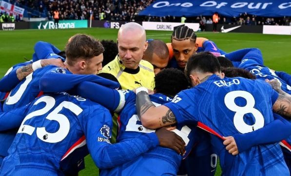 Ai có thể vực lại Chelsea vào lúc này?