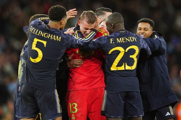 Liệu Lunin có đủ khả năng trở thành thủ môn bắt chính của Real Madrid - Bóng Đá