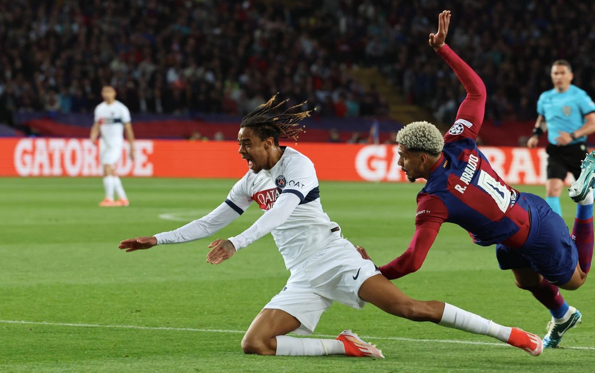 Ronald Araujo speaks out after being sent off for Barcelona against PSG in Champions League loss - Bóng Đá