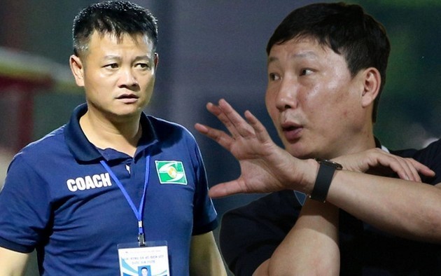 2 trợ lý từ chối HLV Kim Sang-sik; Rõ vụ ông Troussier giúp sức cho Indonesia - Bóng Đá