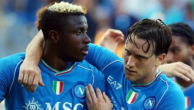 Sếp lớn Napoli cập nhật thông tin hợp đồng của Zielinski và Osimhen - Bóng Đá