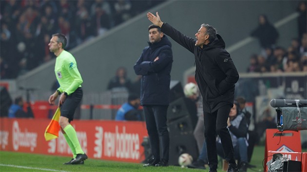 Luis Enrique thất vọng sau khi mất điểm ở phút bù giờ - Bóng Đá