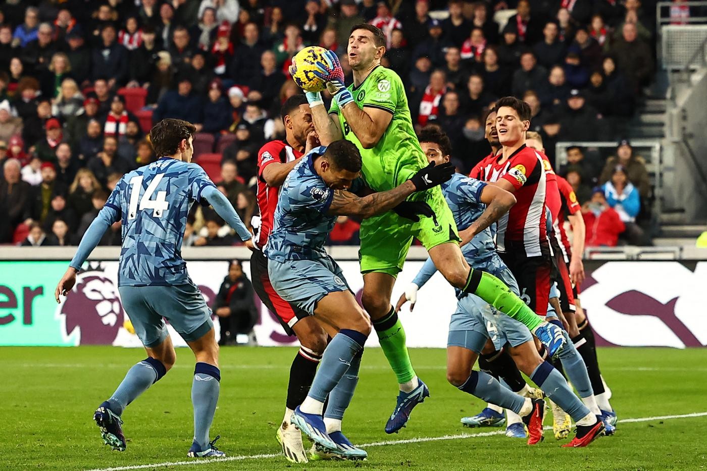 Quá khủng! Aston Villa thắng liên tiếp, đua vô địch Premier League - Bóng Đá