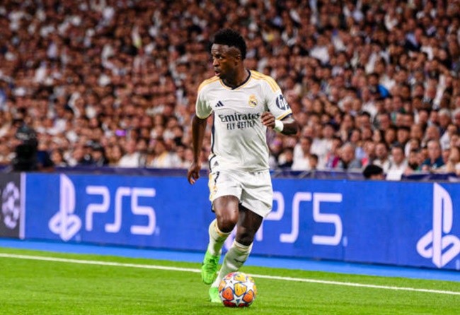 Vinicius cho hàng thủ Bayern 