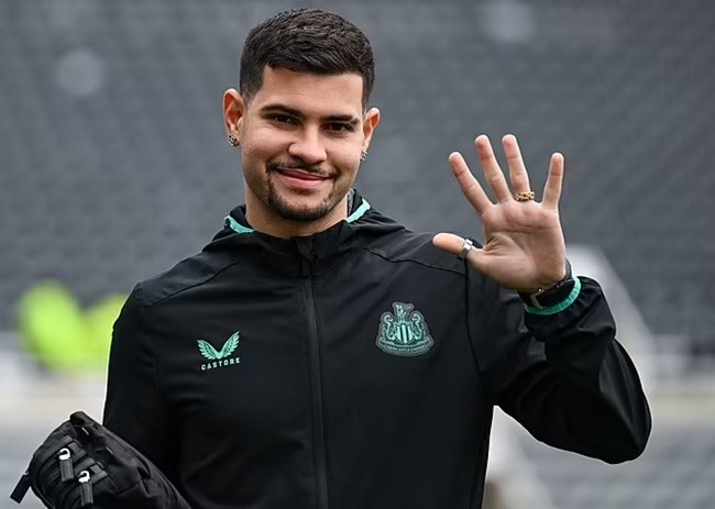 Bruno Guimaraes 'hints he will STAY at the club' after splashing £4MILLION on house in the North East - Bóng Đá