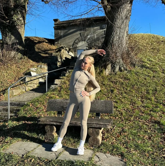 Alisha Lehmann lại đốn tim đấng mày râu - Bóng Đá