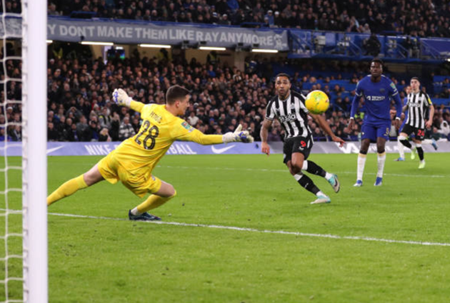 Màn trình diễn thảm họa của Badiashile - Bóng Đá