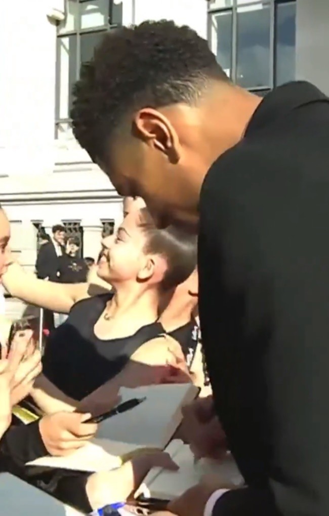 Jude Bellingham sánh vai với Tom Brady và Usain Bolt trước khi nhận giải Đột phá tại Laureus Awards - Bóng Đá