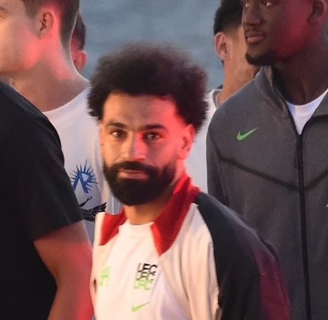 Jurgen Klopp đánh dấu lời chia tay Liverpool của mình bằng cách nhảy trên sân khấu - Bóng Đá