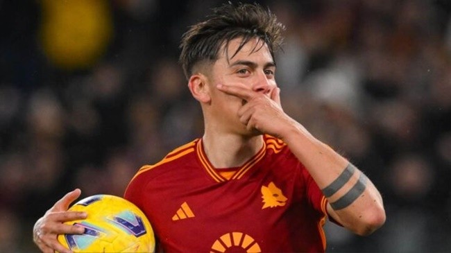 Antony gets massive tattoo of HIMSELF celebrating on his back but fans left fuming - Bóng Đá