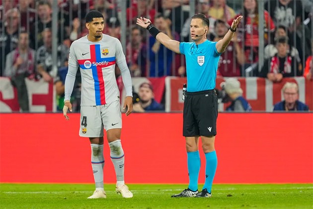 Bayern sẽ trở lại thương vụ Araujo vào mùa hè năm sau - Bóng Đá