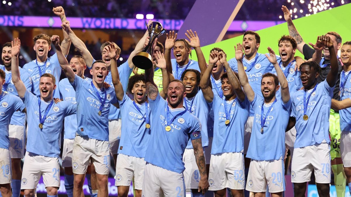 Cầu thủ Man City và Fluminense lao vào ẩu đả - Bóng Đá