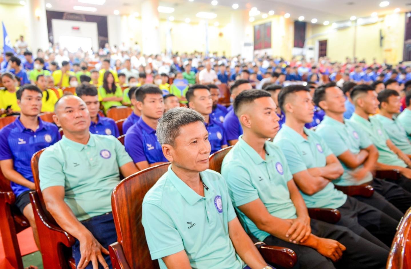 Bị đồn có vấn đề với HLV Hoàng Anh Tuấn, cựu thuyền trưởng Khánh Hòa phá vỡ im lặng - Bóng Đá