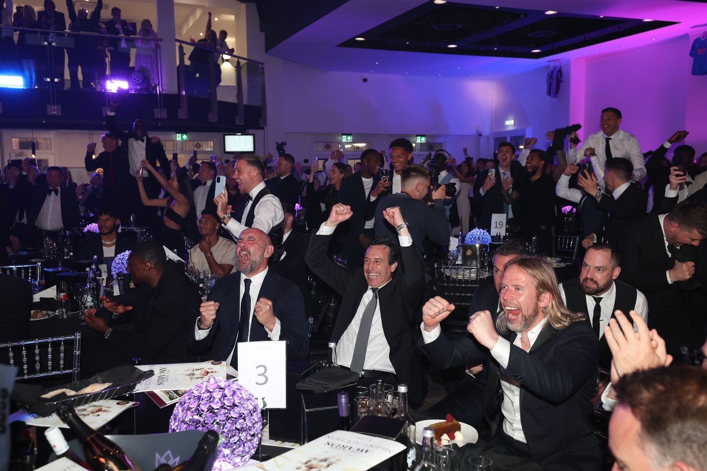 Aston Villa bùng nổ - Bóng Đá