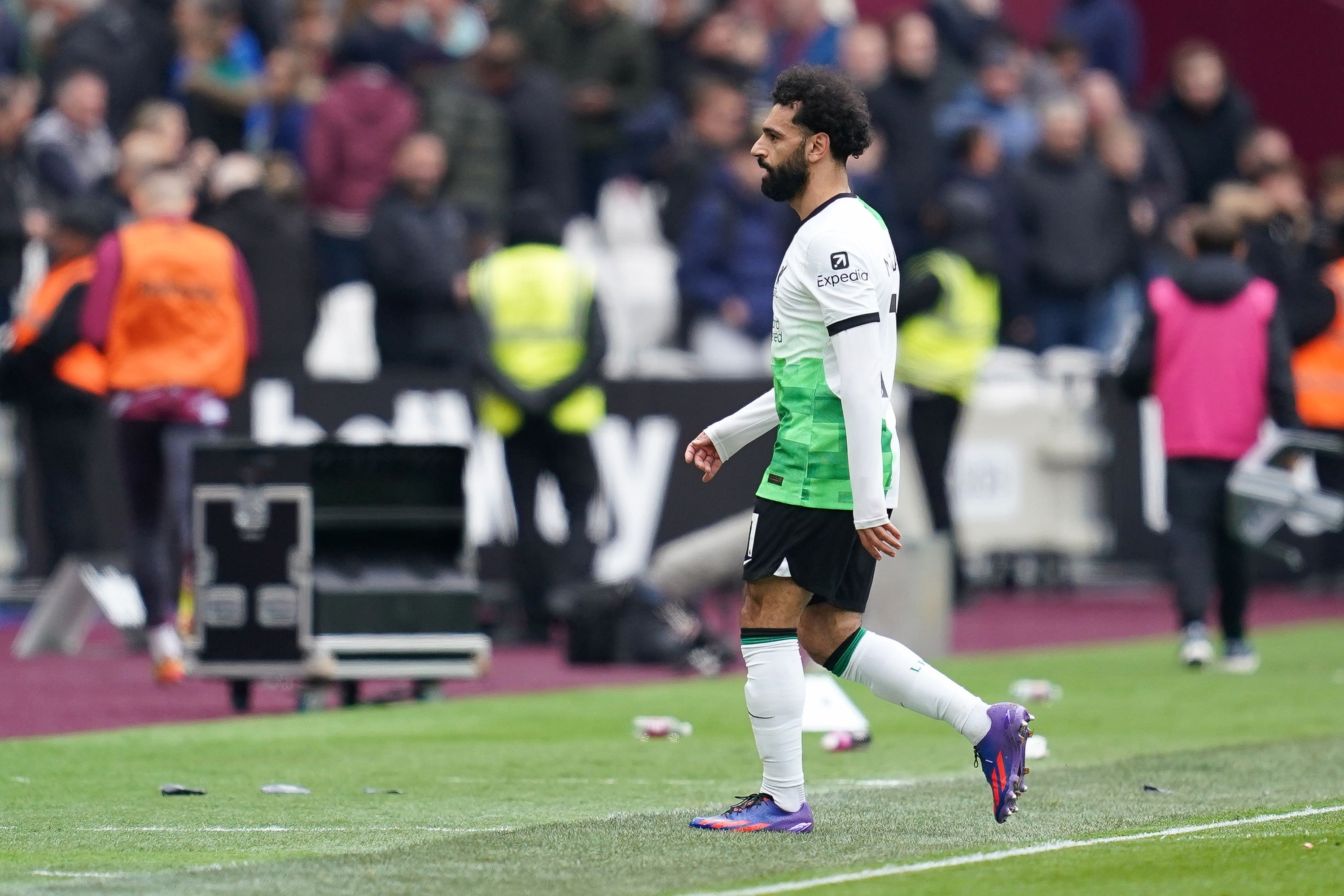 Khoảnh khắc ngượng ngùng giữa Salah và Klopp - Bóng Đá