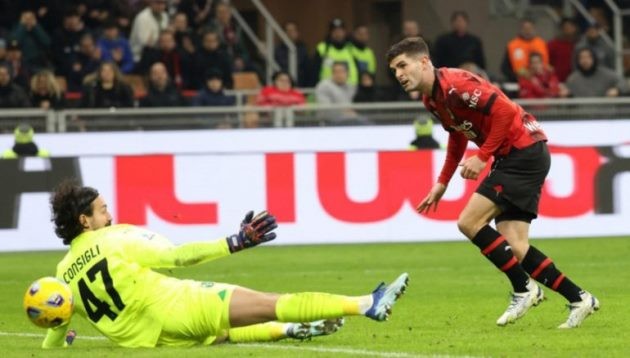 Milan đánh bại Sassuolo, Juve đẩy Roma rời xa top 4 - Bóng Đá