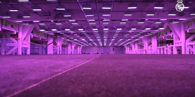 Santiago Bernabeu has a four-storey underground greenhouse below the pitch. - Bóng Đá