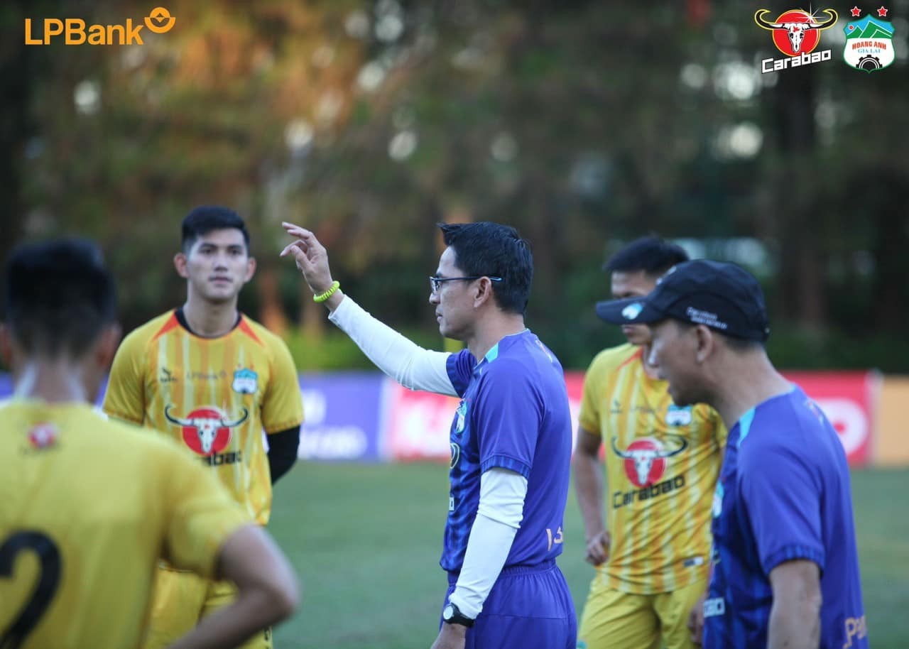 HAGL sa sút, báo Thái Lan nói thẳng về tương lai Kiatisuk - Bóng Đá