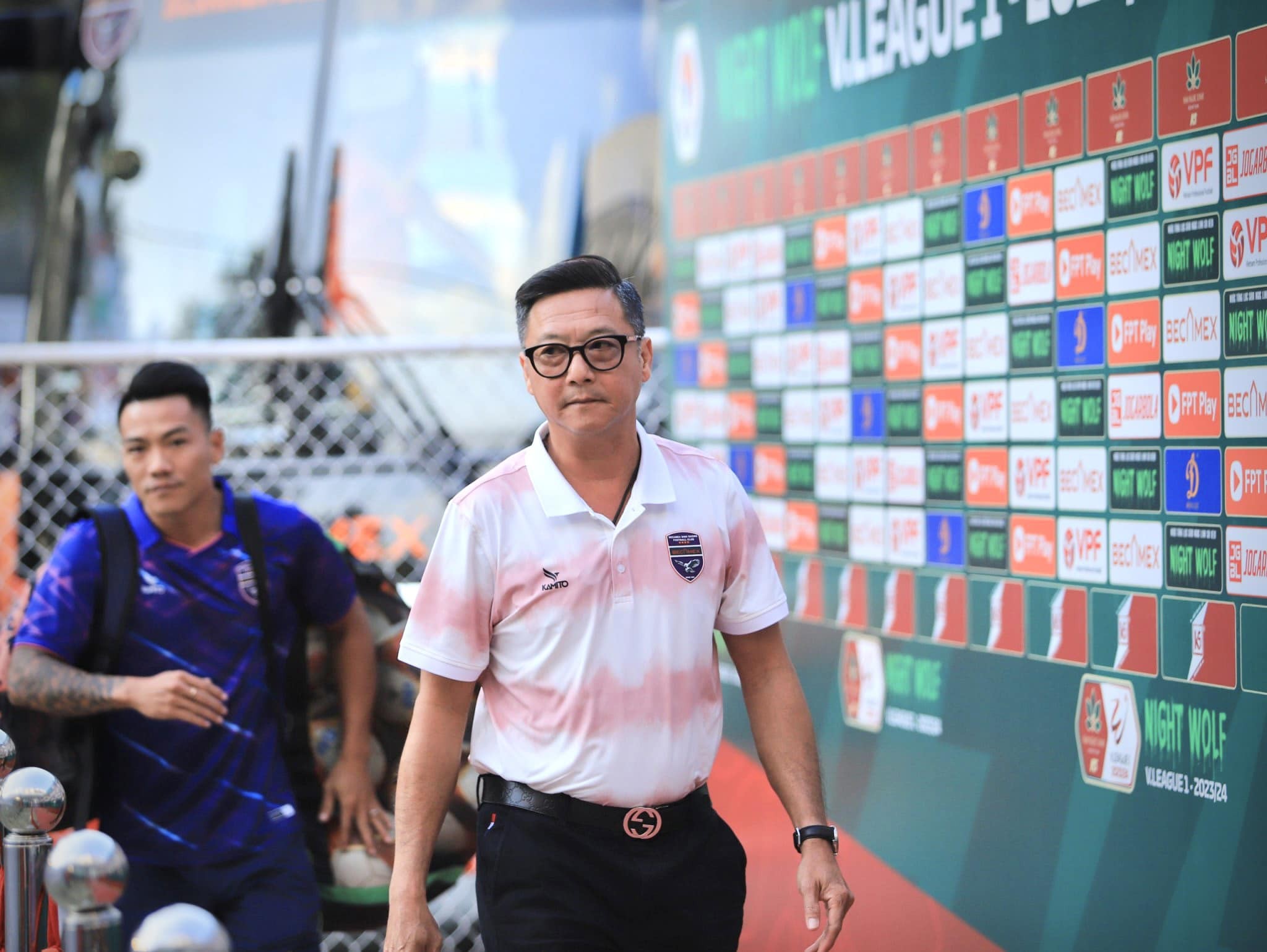 Dẫn đầu BXH, HLV V-League nói lý do không ăn mừng trên sân - Bóng Đá