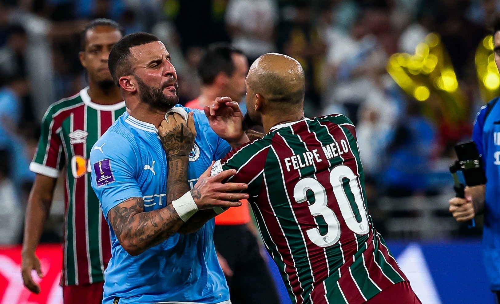 Cầu thủ Man City và Fluminense lao vào ẩu đả - Bóng Đá