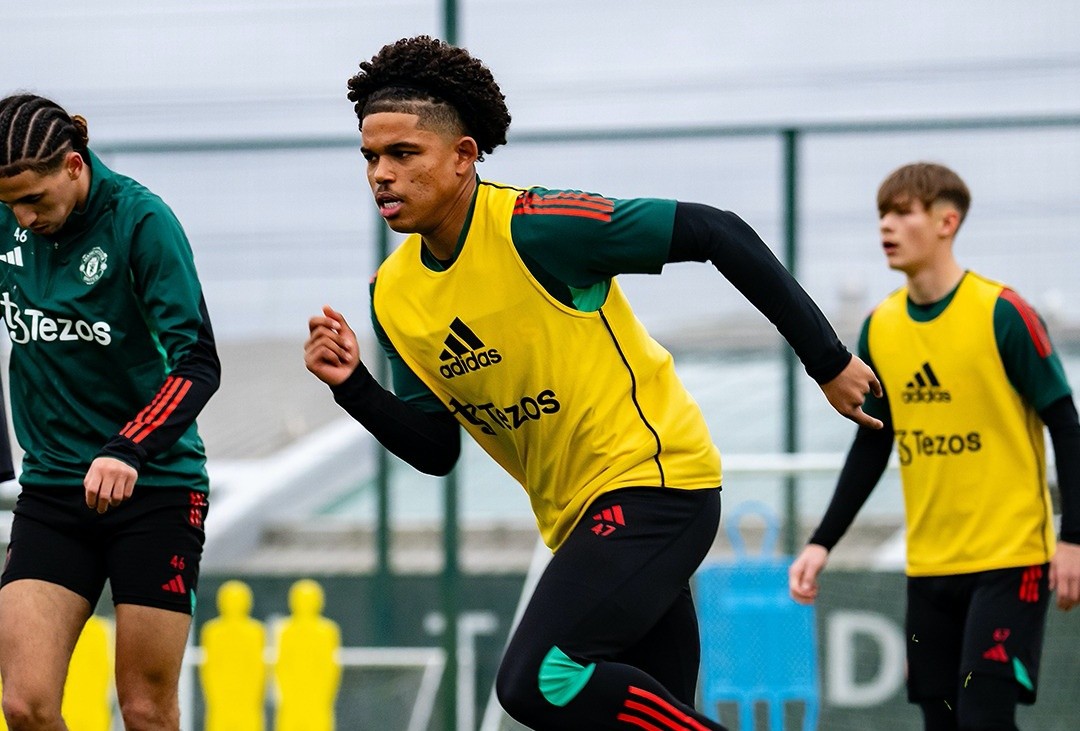 Cú hích xuất hiện; M.U đôn cầu thủ 36 tuổi từ đội trẻ lên tập luyện - Bóng Đá