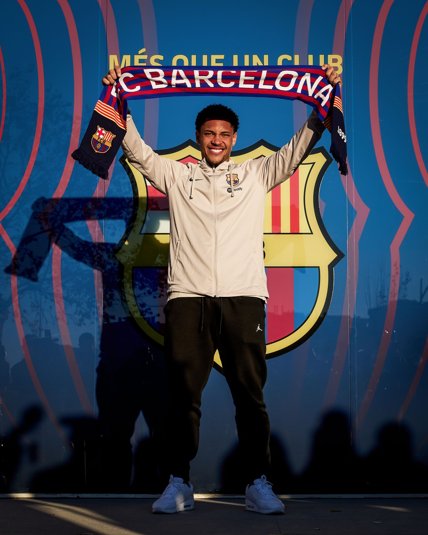 Barcelona chính thức ra mắt tân binh 60 triệu euro - Bóng Đá