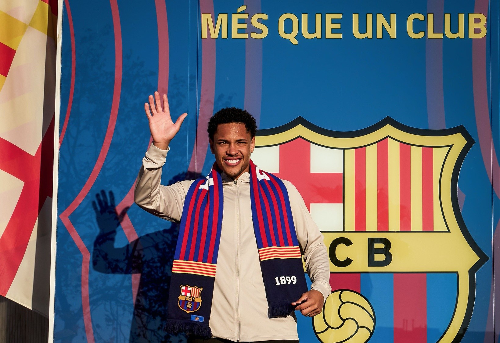 Barcelona chính thức ra mắt tân binh 60 triệu euro - Bóng Đá