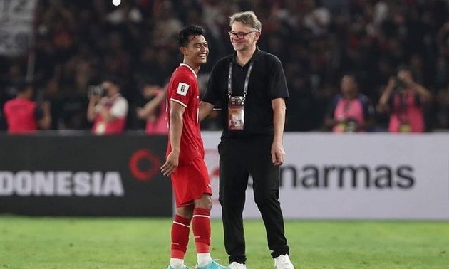 Kiatisuk từ chức tại CAHN; Ông Kim Sang-sik họ Văn Lâm, 