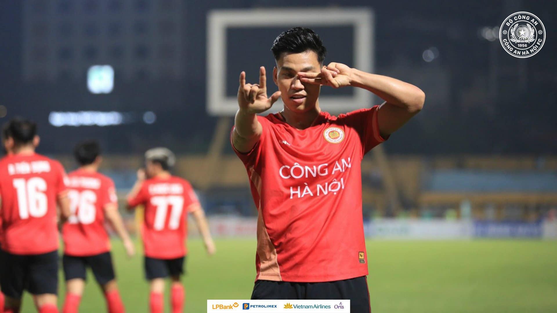 Bị phạt vì xúc phạm trọng tài, Văn Thanh phá vỡ im lặng - Bóng Đá