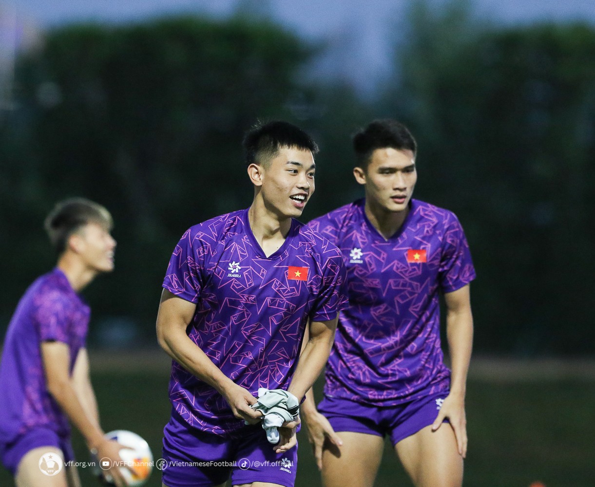 Chia tay U23 Việt Nam, Đình Bắc tâm sự rớt nước mắt - Bóng Đá