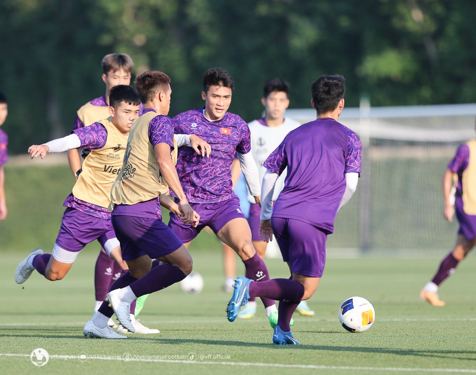 Cầu thủ U23 Việt Nam nhận thẻ đỏ do ảnh hưởng từ V-League? - Bóng Đá