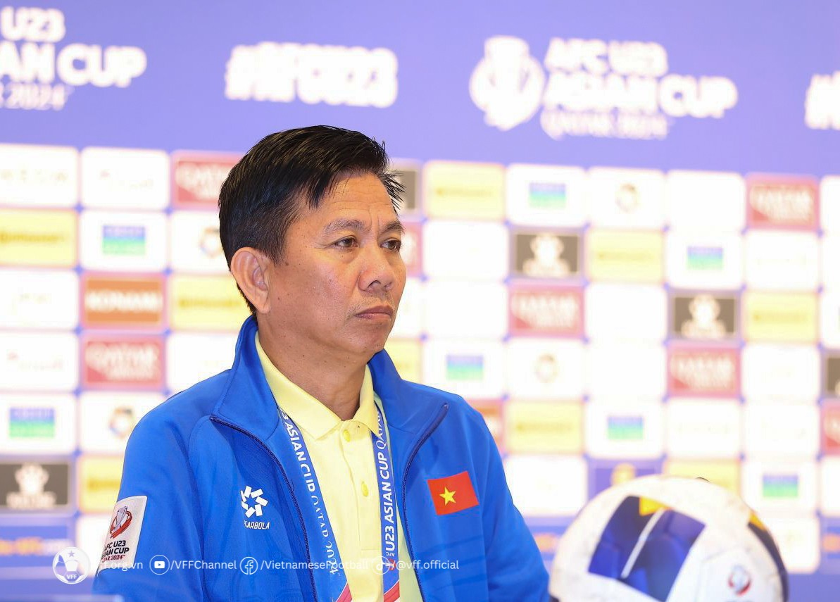 Sao U23 Việt Nam nhận thẻ đỏ, HLV Hoàng Anh Tuấn công khai suy nghĩ - Bóng Đá