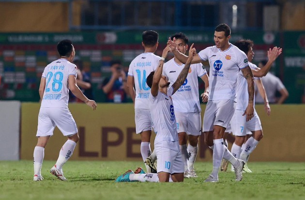 Sao muốn nhập tịch bắn tín hiệu đến HLV Kim Sang-sik; Công Phương sắp trở lại ĐT Việt Nam - Bóng Đá