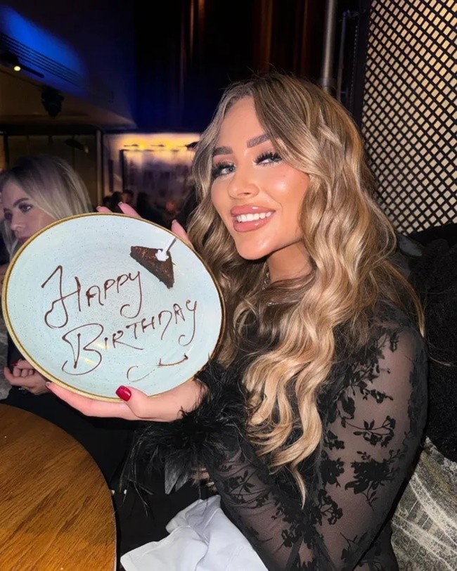 Glam footballer Gabby Howell stuns in see-through outfit as fans say ’24 never looked so good’ - Bóng Đá