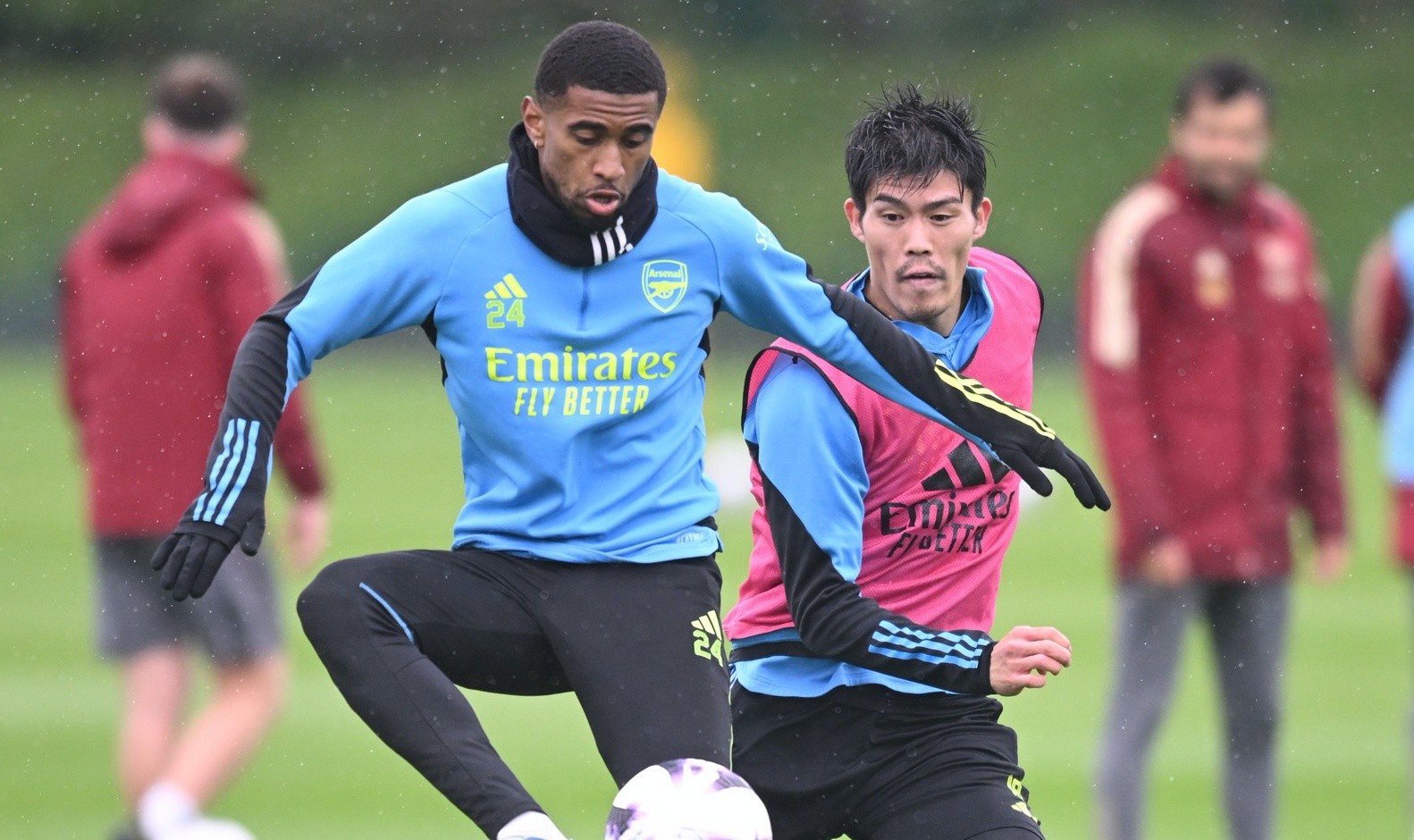 Cú hích xuất hiện, bầu không khí rộn ràng trên sân tập Arsenal - Bóng Đá