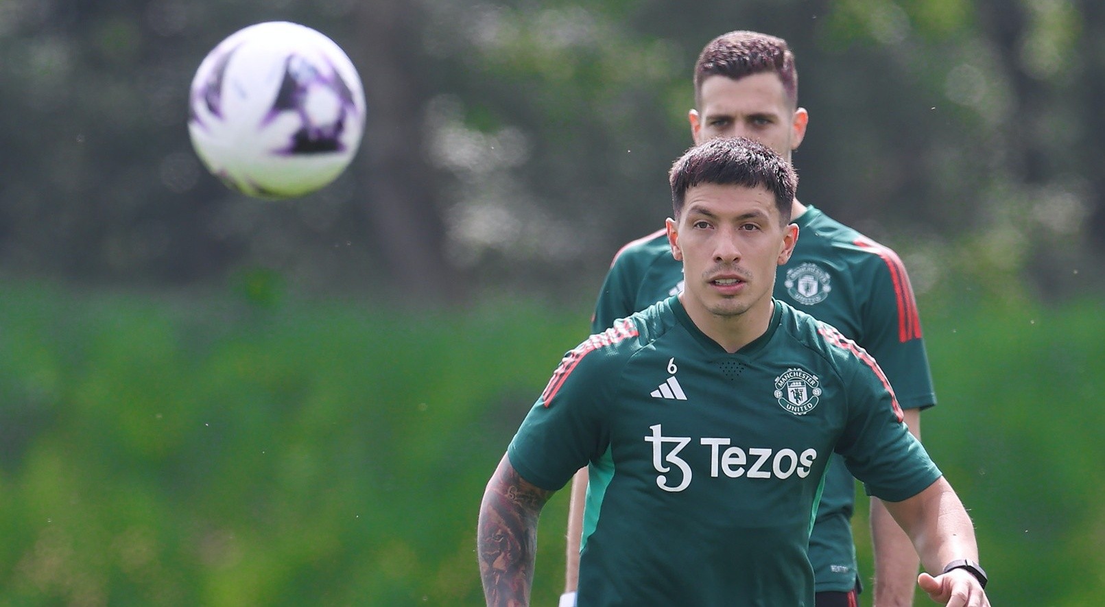 Hai cú hích đến với M.U trên sân tập trước đại chiến Arsenal - Bóng Đá