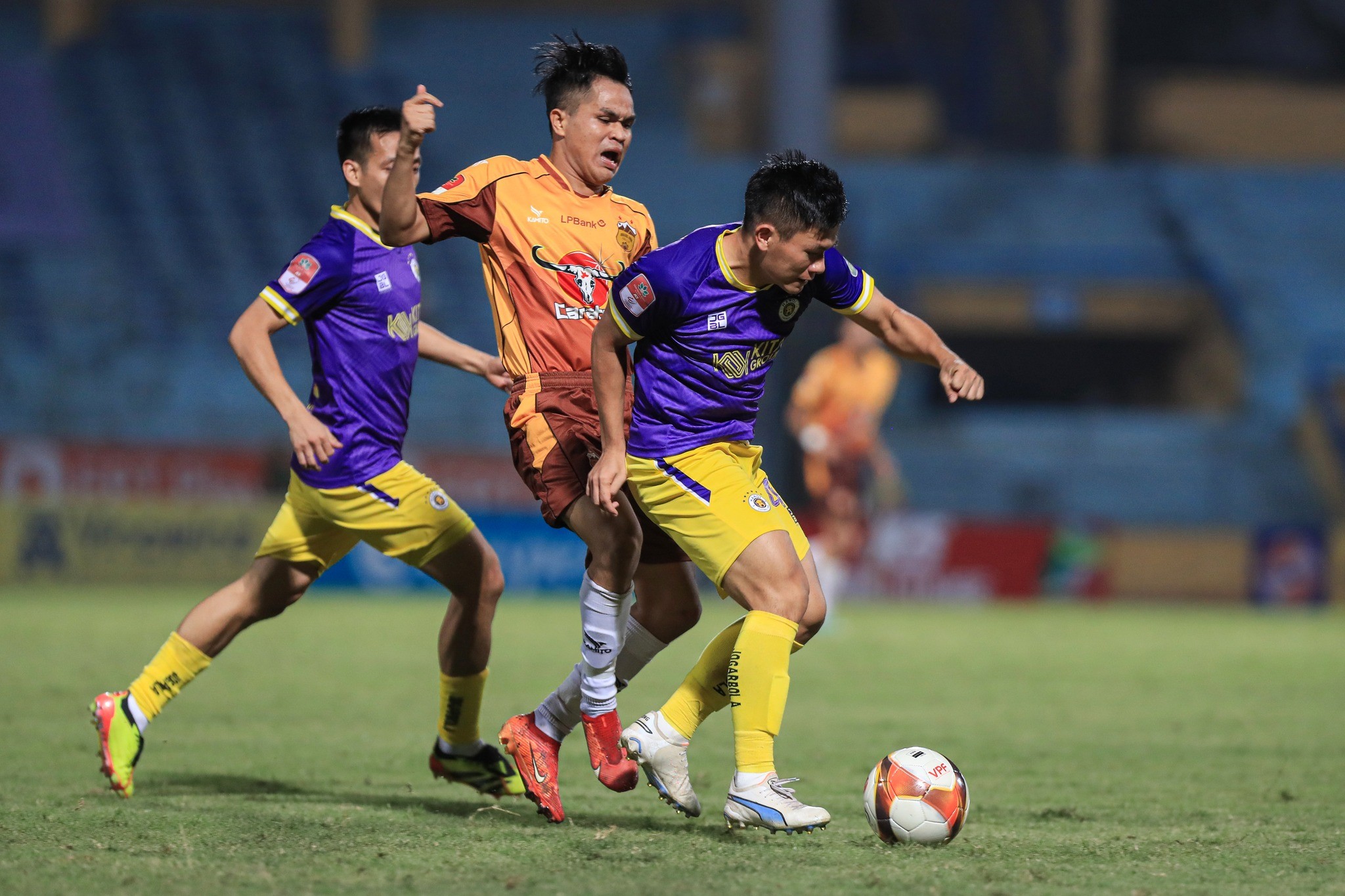 HAGL bị tố chơi bạo lực, HLV Hà Nội nói gì? - Bóng Đá